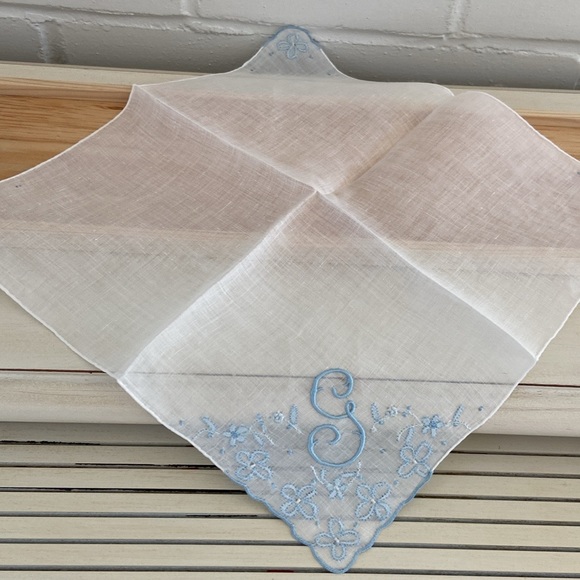 Vintage Antique Personalized Hand Embroidered Initial G Handkerchief Hankie - Picture 2 of 4